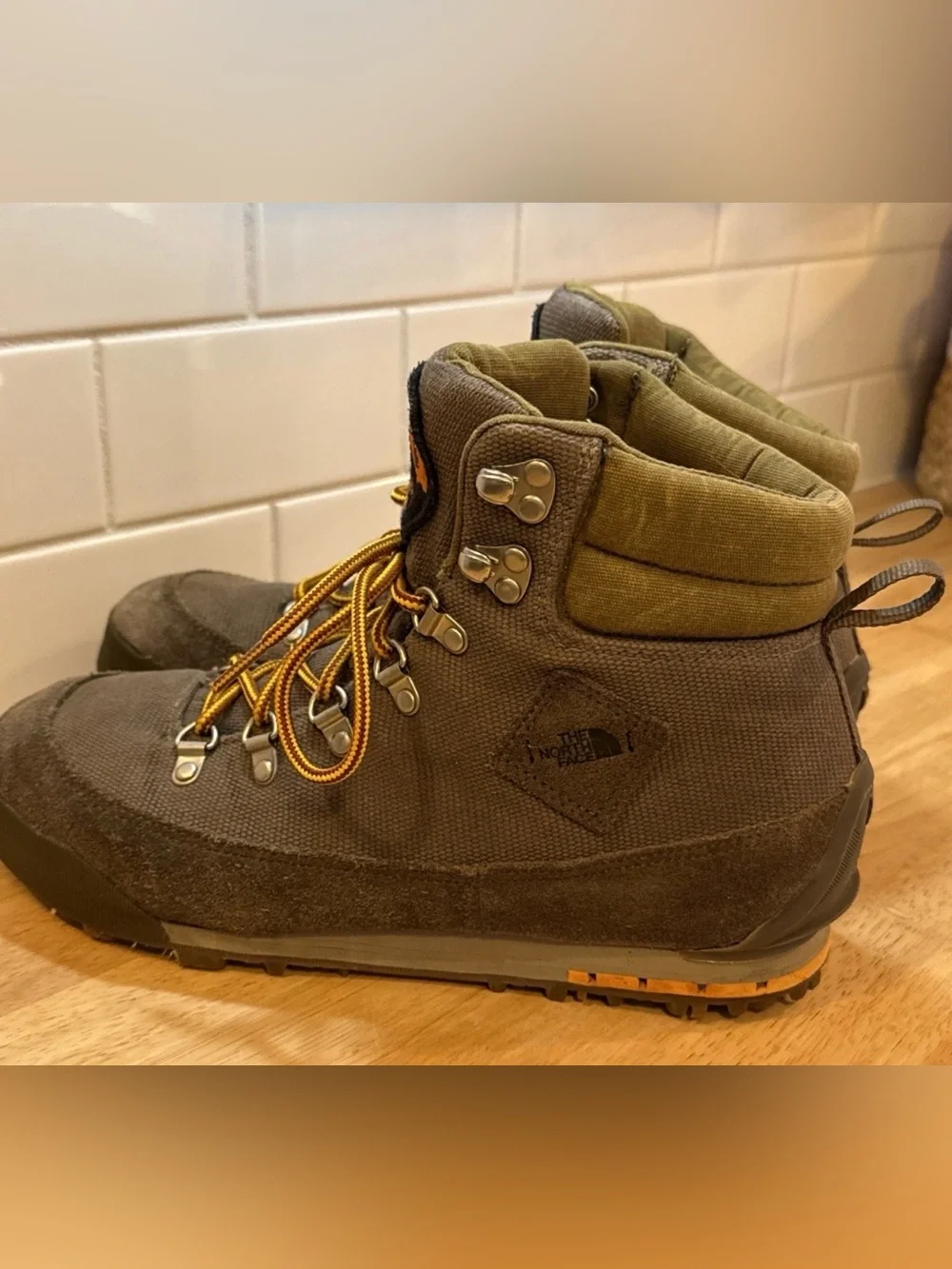 North Face Back To Berkeley Mid Hiking Sports Boot Sneaker Mens Size 8 READ DESC